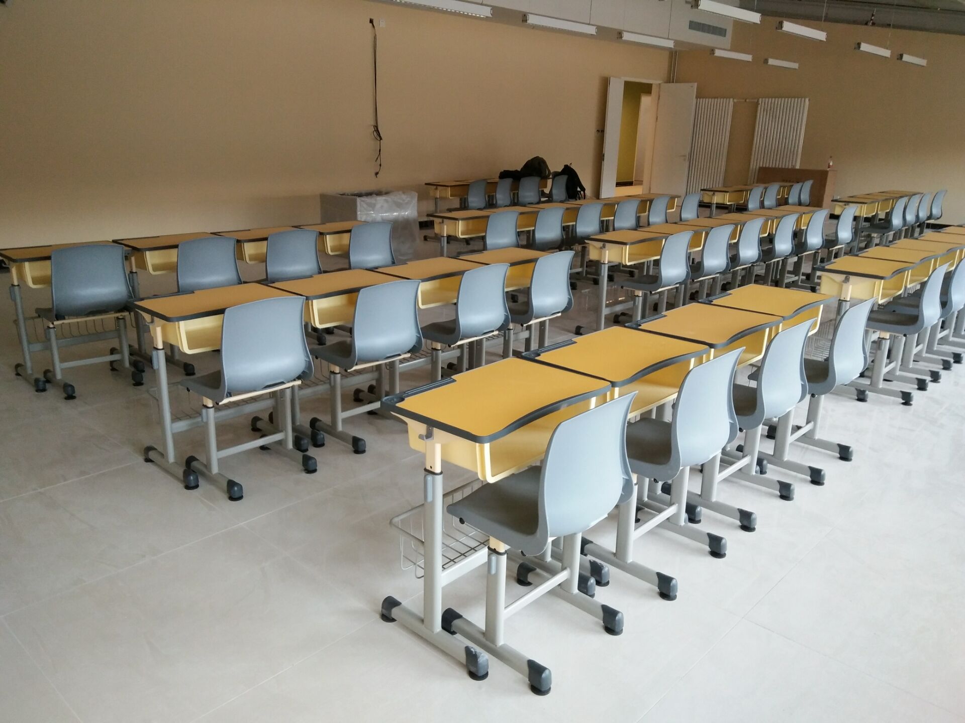 环保塑钢课桌椅学生课桌单人升降课桌椅儿童学习桌书桌