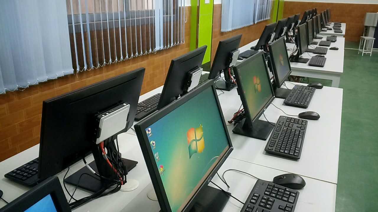 晶旭云桌面多媒体教室一键式管理、可同时播放视频、可运行3D-max晶旭云电脑