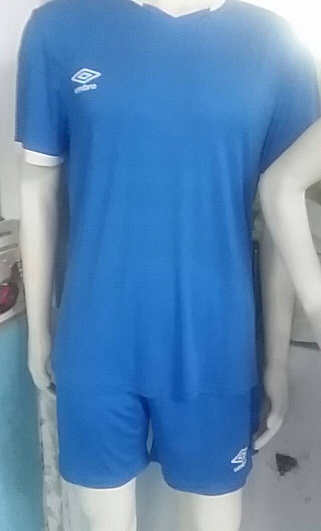 男士蓝色T恤