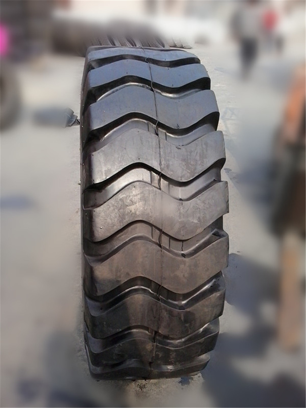 厂家供应矿山自卸车轮胎16.00-25 工程轮胎
