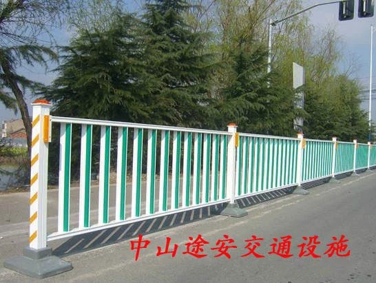 广东道路护栏生产厂家 常规护栏京式护栏防眩光护栏生产厂家