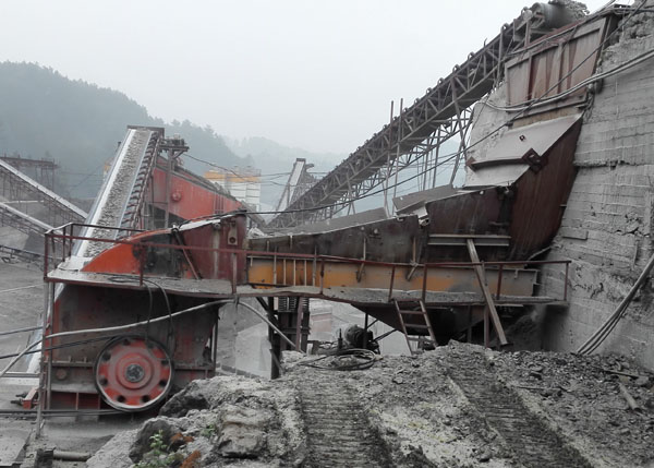 郑州破碎机供应商 矿山破碎机报价 PCZ1512重型锤式破碎机