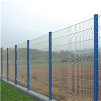厂家供应 三角折弯护栏网 供应公路桃型柱围栏网