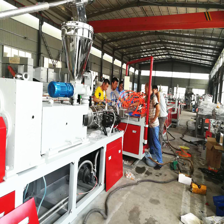 专业生产厂家青岛卓亚机械 供应PVC石塑板生产线
