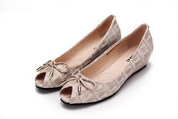 广州女鞋代理*,红砂女鞋追求个性品味