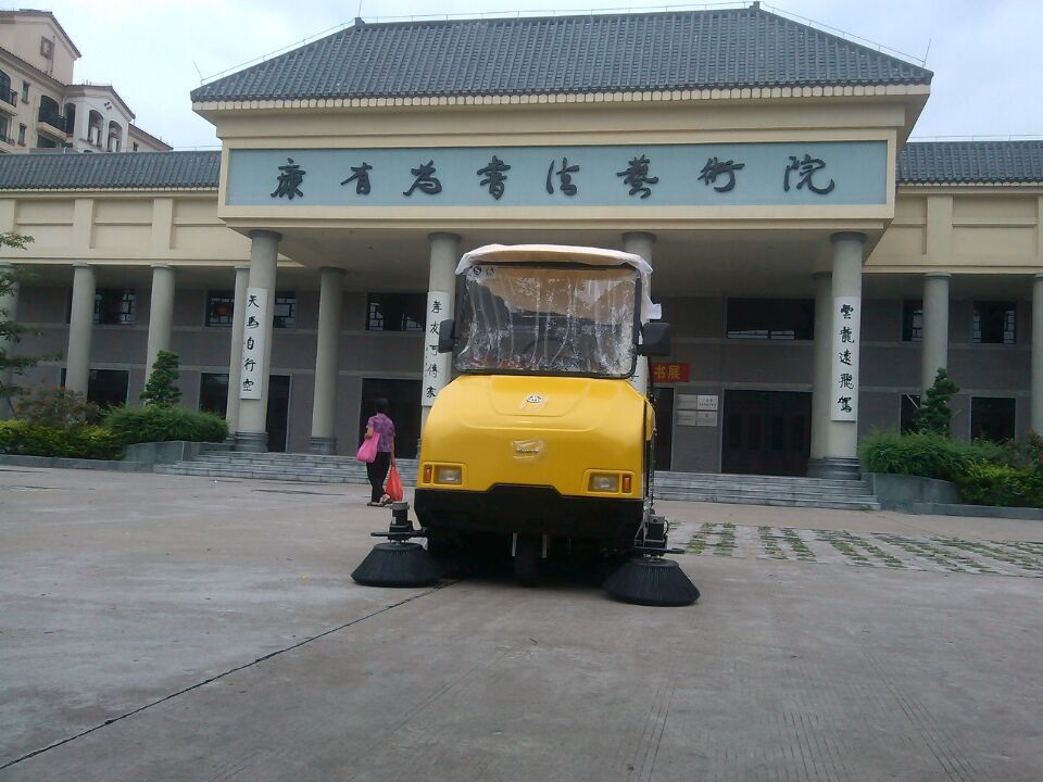 重庆环卫扫地机 驾驶式电动扫地车 重庆清洁设备重庆清洁用品