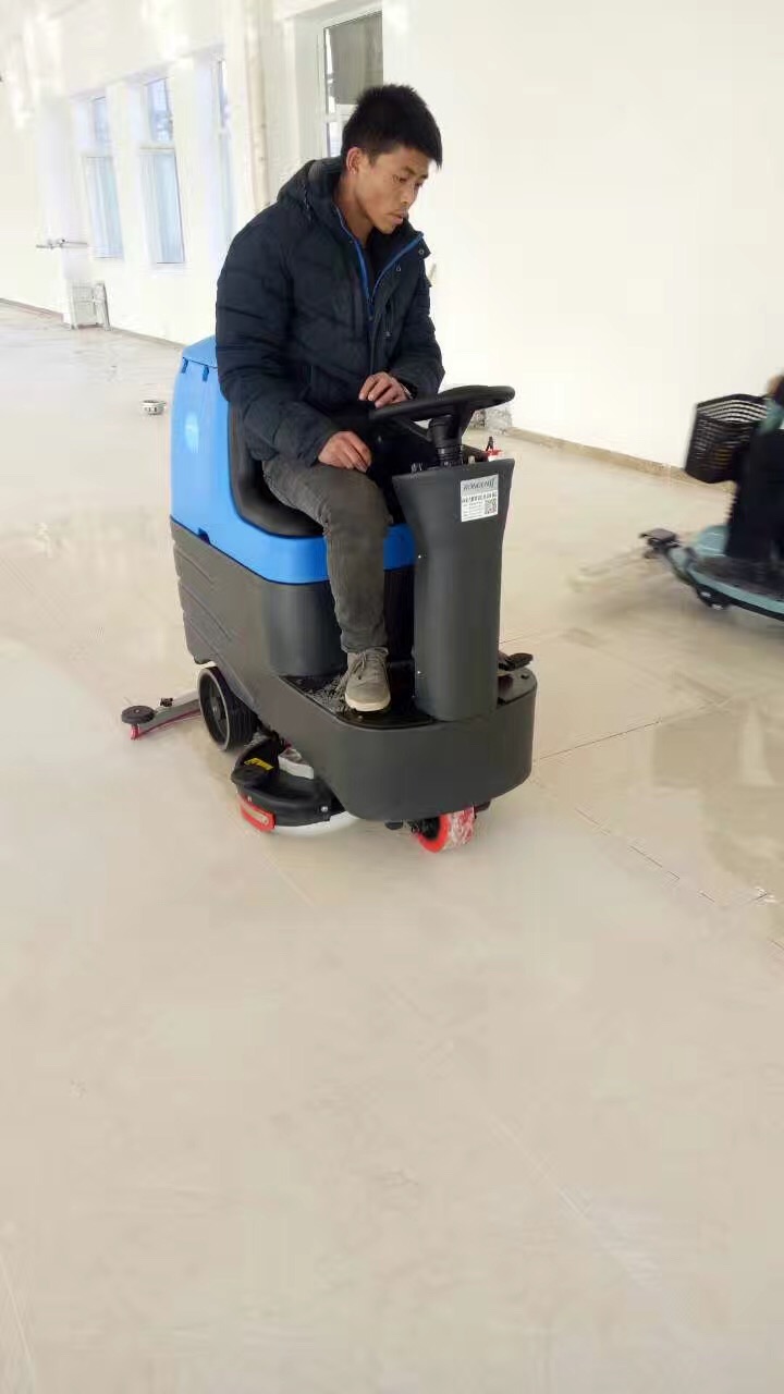 广西南宁驾驶式洗地机 工厂工业洗地机 车站机场清洁洗地车