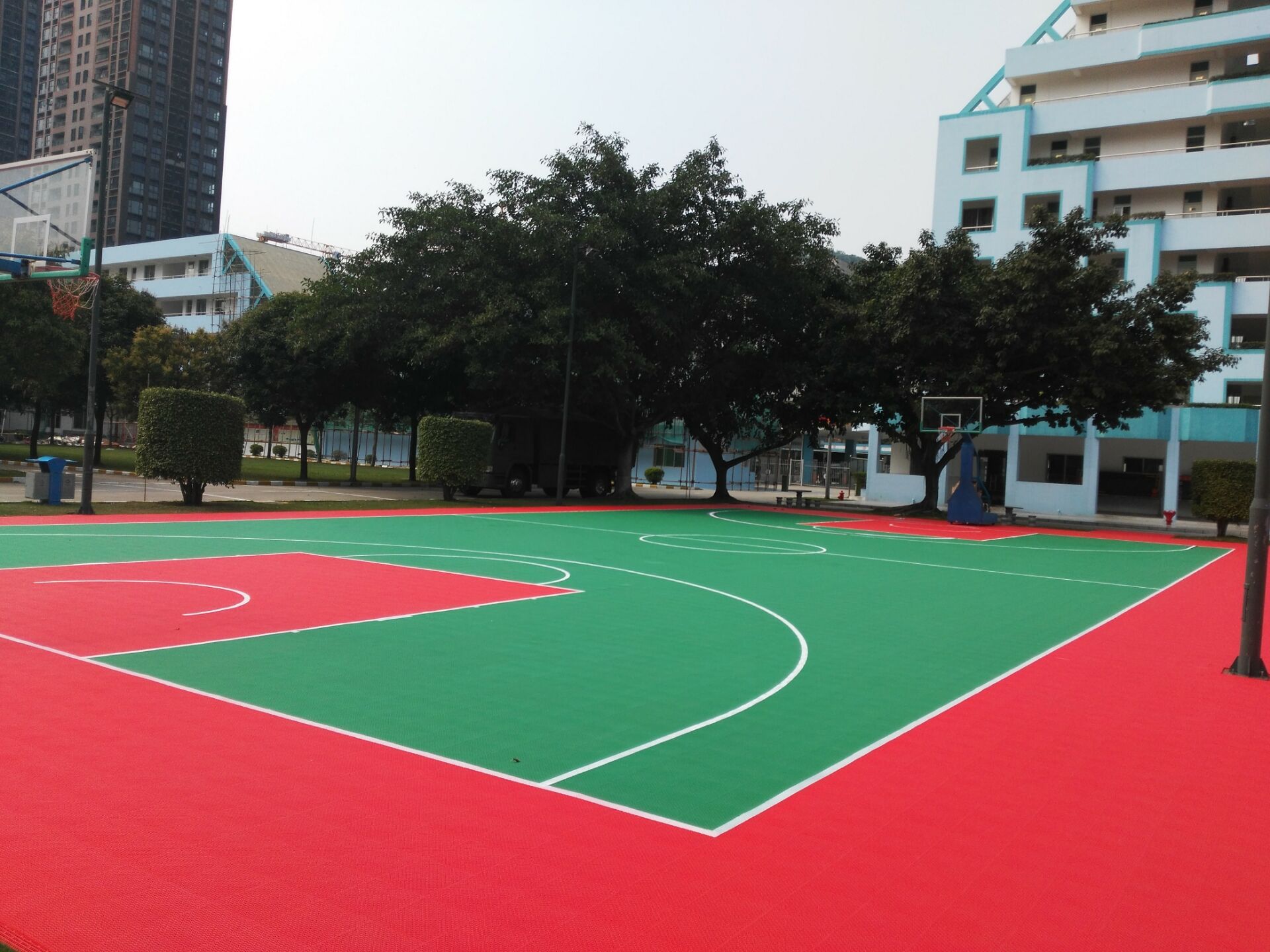 深圳悬浮式拼装地板 室外球场专业拼装地板