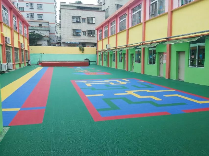 幼儿园 悬浮式拼装地板施工