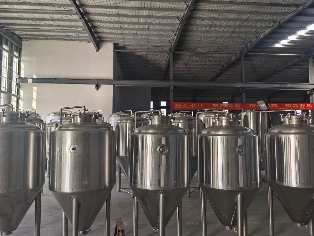 啤酒罐装设备厂家 HG-CGFB441冲瓶罐装压盖一体机