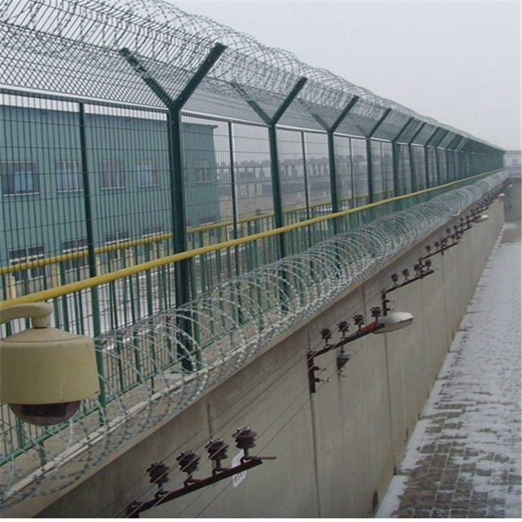 监狱护栏网 防攀爬护栏网 刺丝护栏网