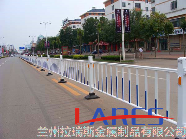陕西省安康市高速公路波形梁防撞护栏板生产厂家