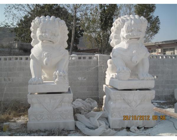 曲阳石雕狮子现货出售一米八的石雕狮子