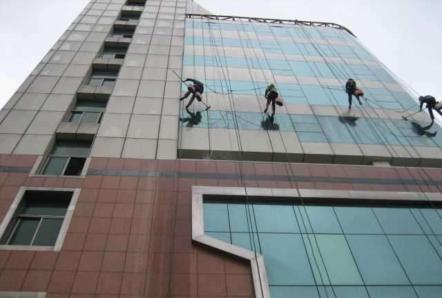 广州开发区东区专业洗外墙公司，高空外墙清洗，外墙瓷片玻璃清洗