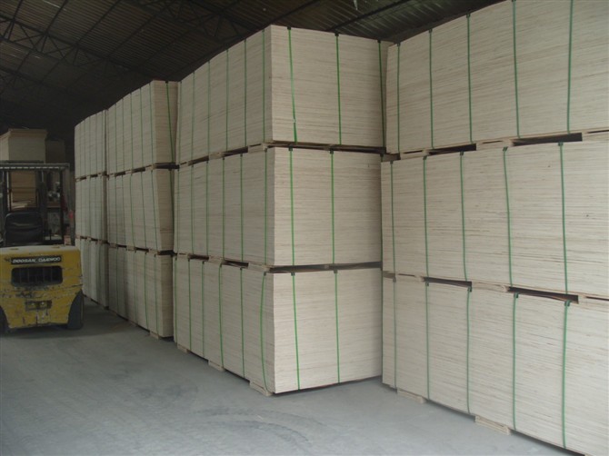 专业生产漂白自然白杨木胶合板多层板包装板