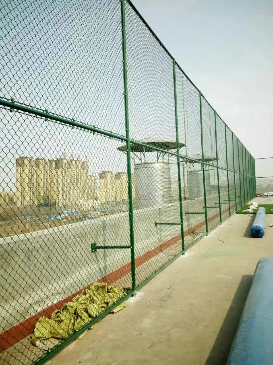 济南运动场围网施工 篮球场围网 足球场围网尺寸定做电话