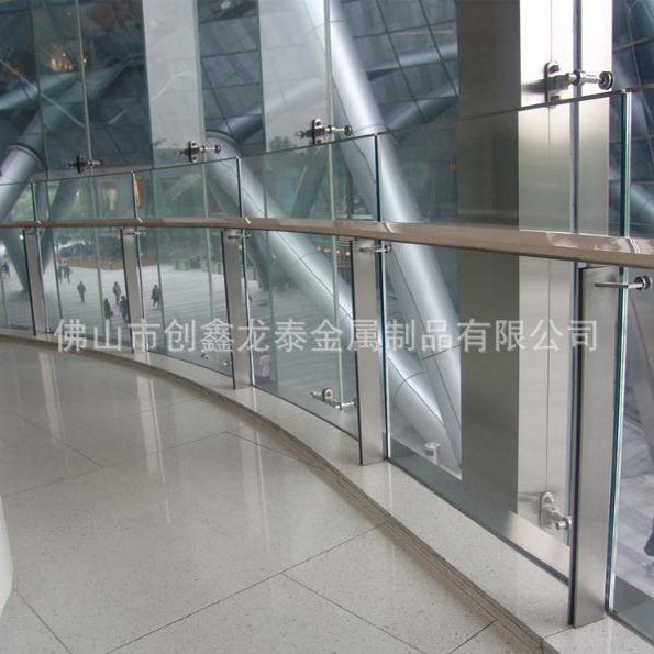 佛山龙泰梯业厂家供应购物商场不锈钢玻璃栏杆立柱 钢化玻璃栏杆 实心钢板立柱