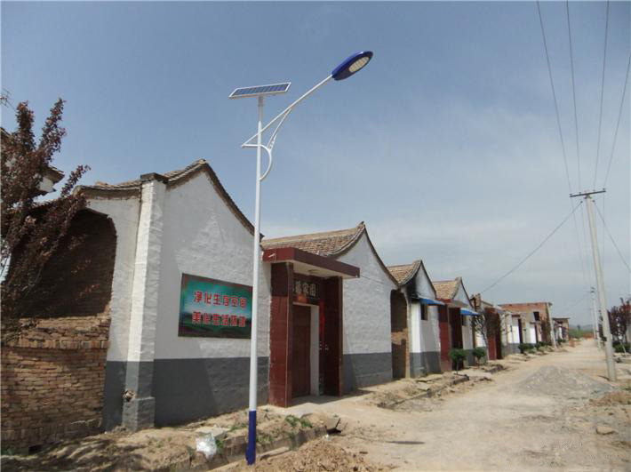 厂家直销 山西太原美丽乡村建设5米灯杆太阳能路灯价格