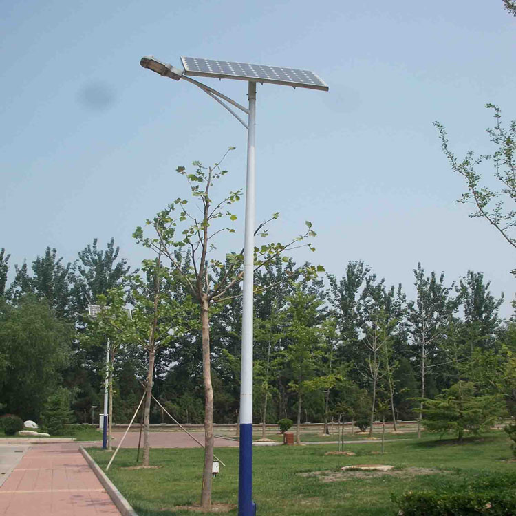 太阳能路灯厂家低价促销美丽乡村定制款5米20w农村太阳能路灯