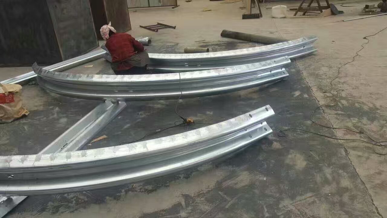 湖南省邵阳洞口县波形护栏工地安装