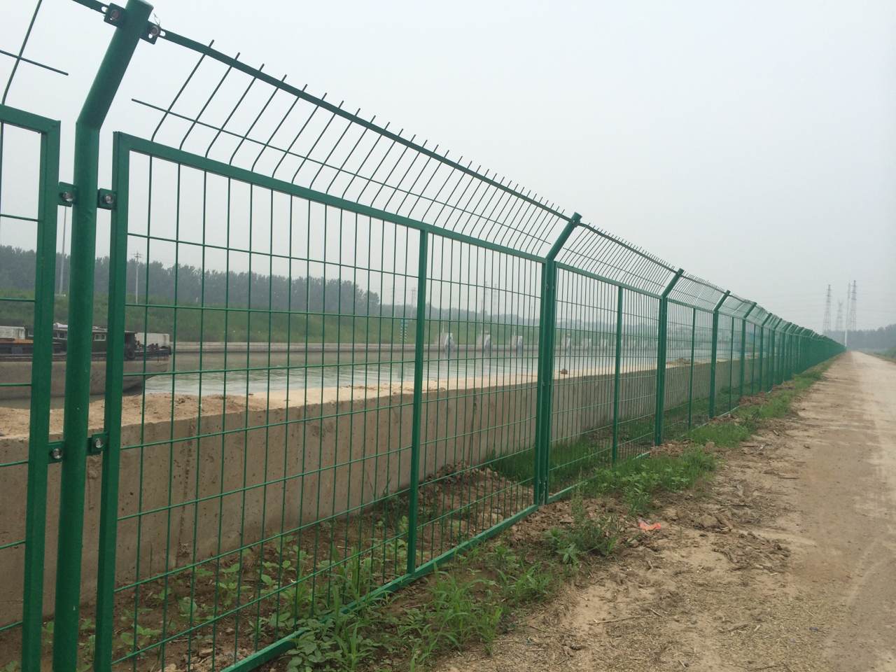 厂家直销保定低碳钢丝散养鸡场围栏网-德邦制造