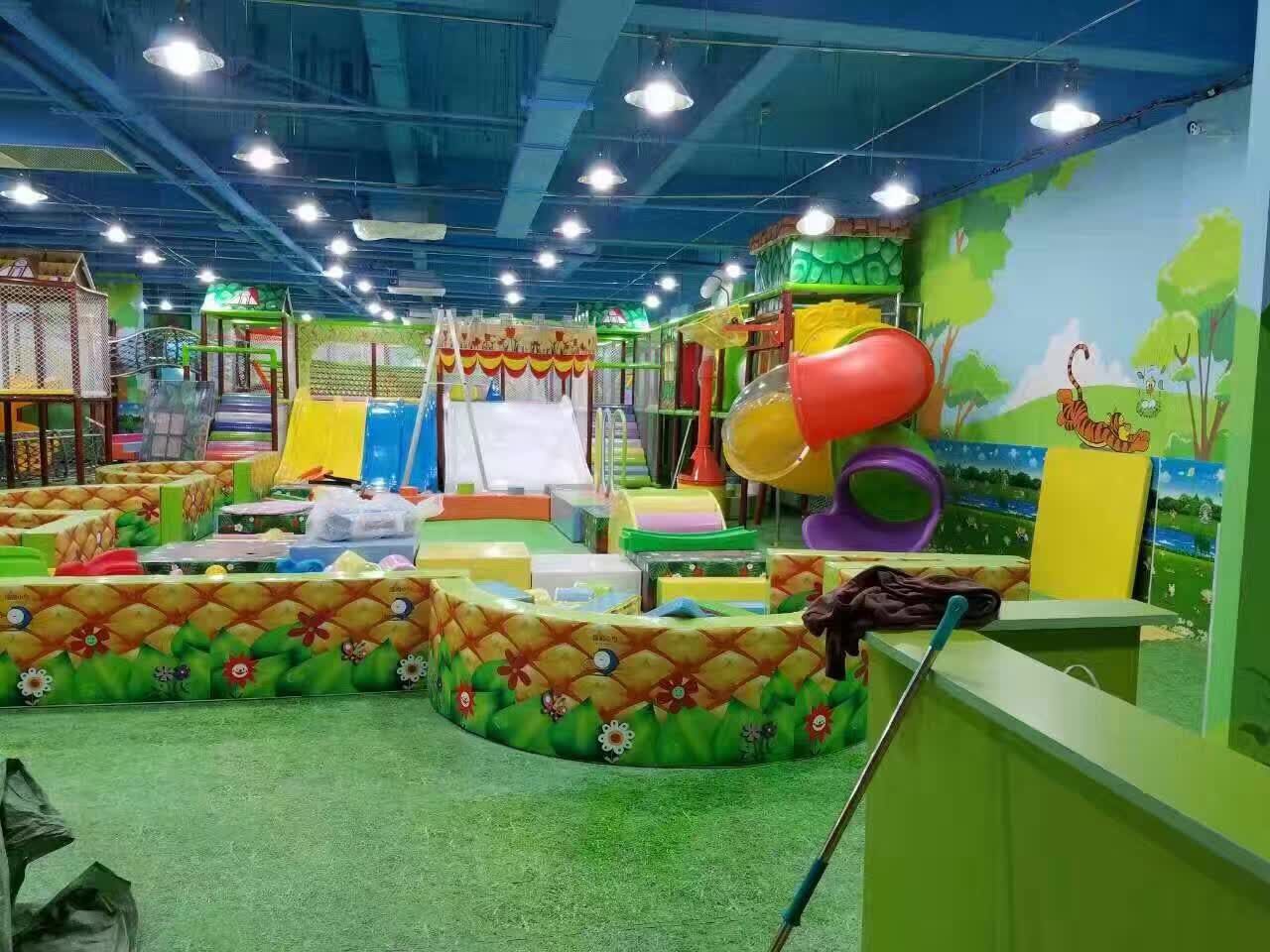 湖南长沙爱乐贝淘气堡儿童玩具滑滑梯蹦蹦床游乐设备厂家