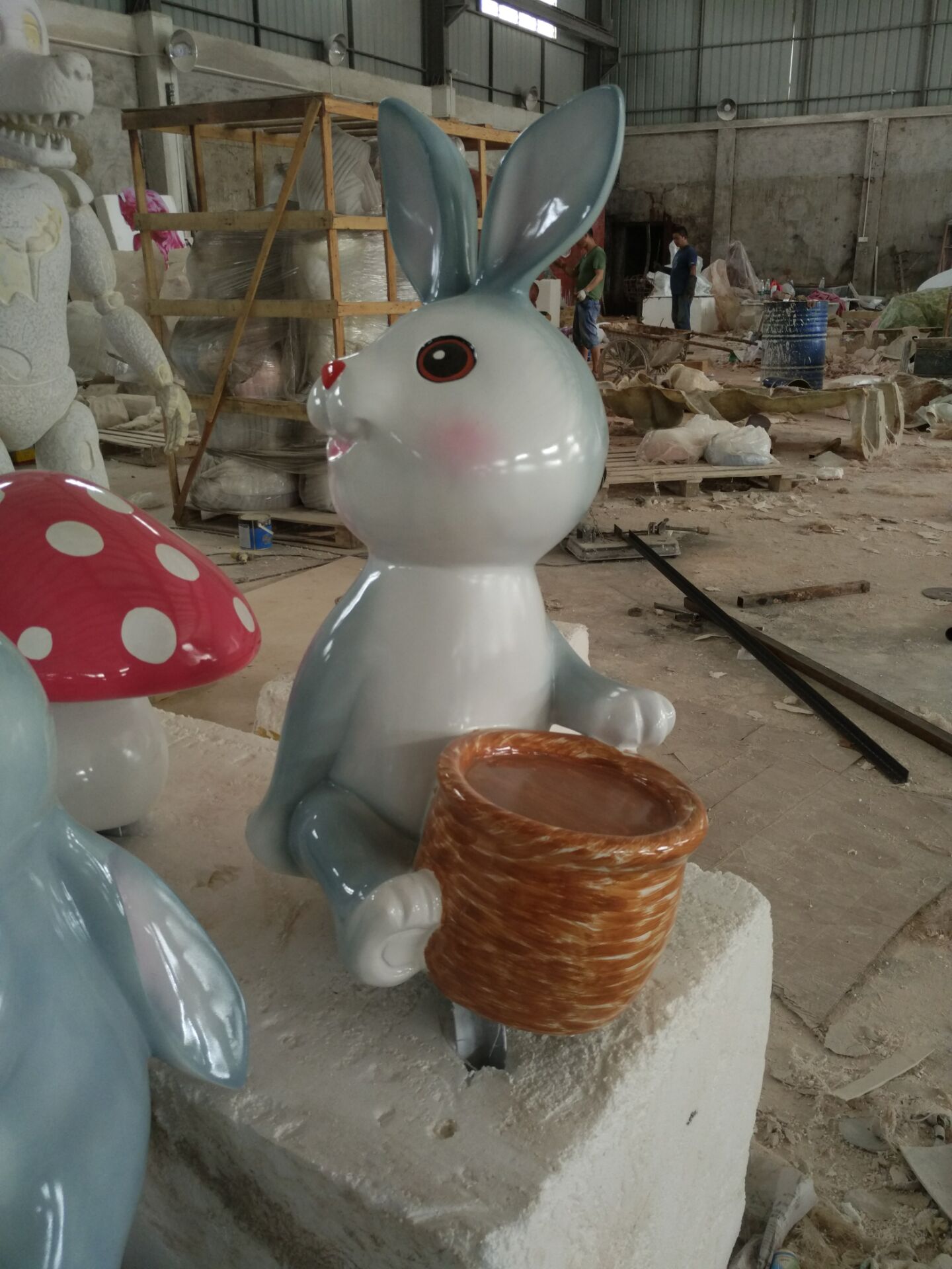卡通雕塑玻璃钢可爱兔子摆件树脂流氓兔