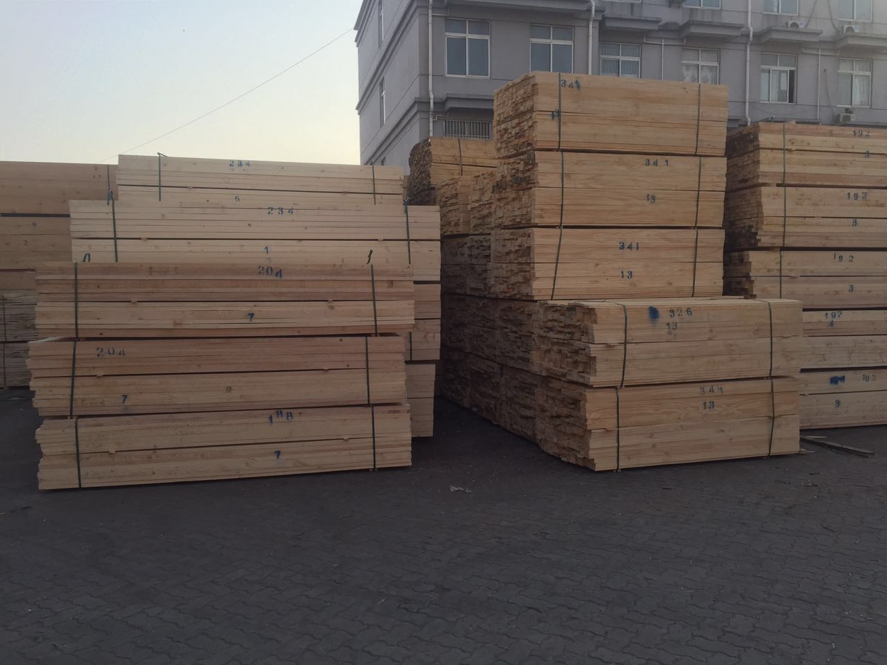 建筑木方木材加工厂批发木板木方
