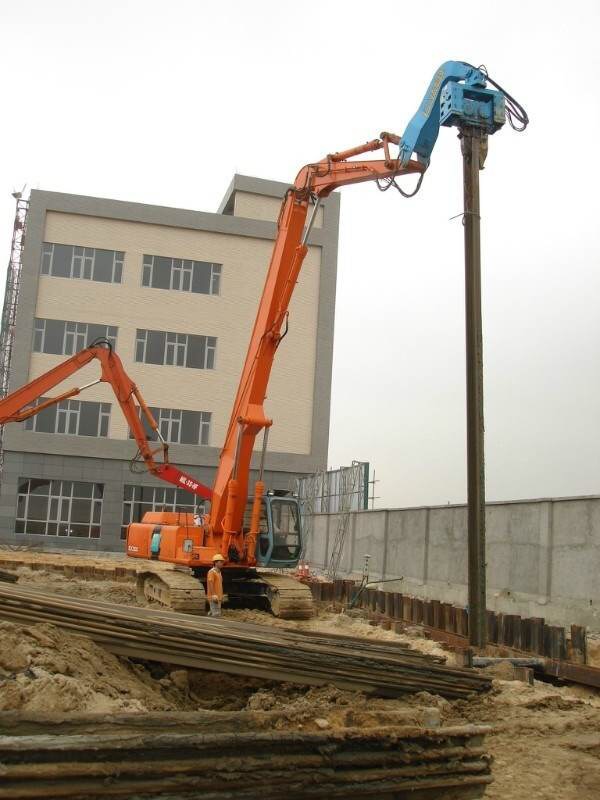 小松挖掘机PC450打桩臂中国台湾振动锤330