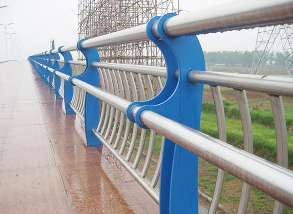 不锈钢复合管桥梁护栏厂环保美观抗腐蚀性好