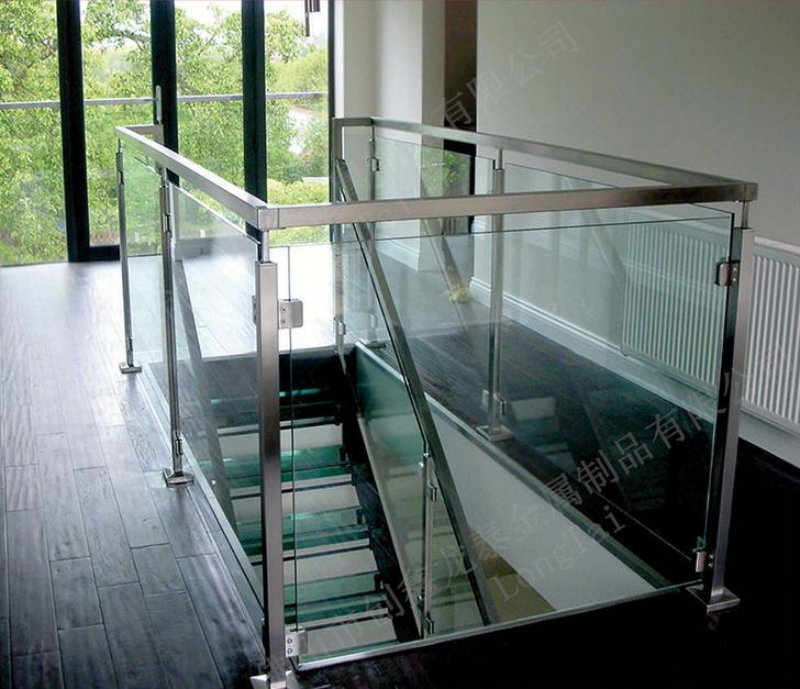 供应湖南不锈钢玻璃扶手 钢化玻璃楼梯扶手 龙泰梯业厂家直销不锈钢楼梯扶手