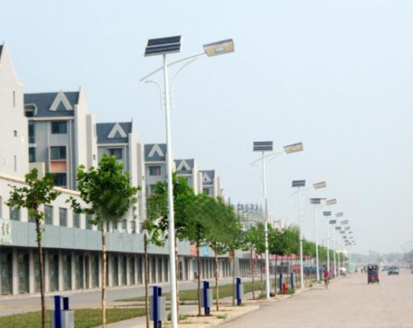 广西那坡县农村普通太阳能路灯价格/装一盏路灯价格