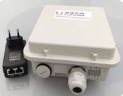 4G单口室外防水防雷路由器带双天线，GPS，自动拨号，天线增益等LINUX系统