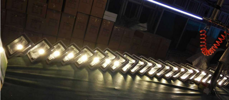 威海市大功率LED投光灯设计方案