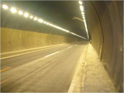 资阳公路隧道灯具施工安装