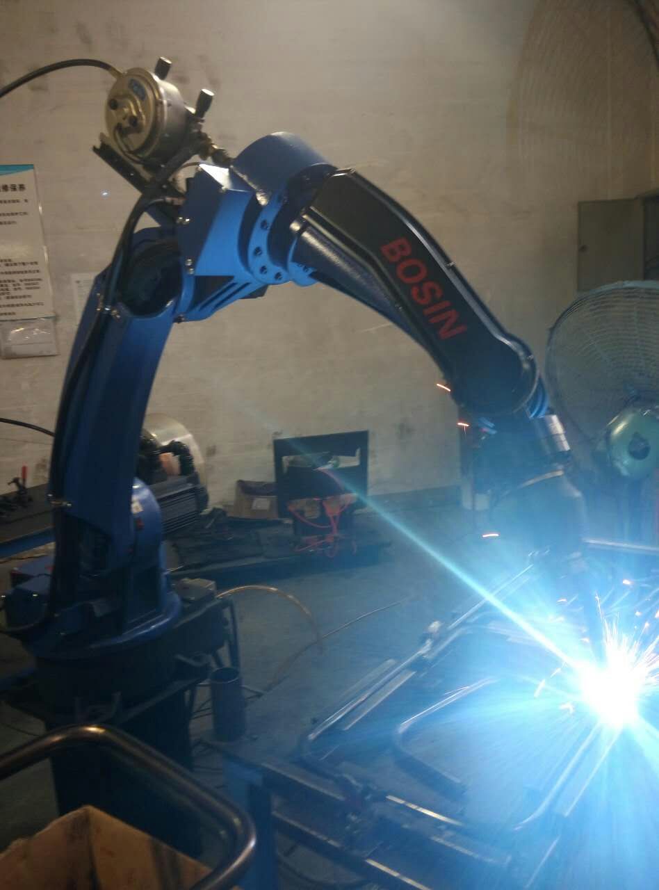 上海博信焊接机器人厂家,关节机器人,发那科机器人
