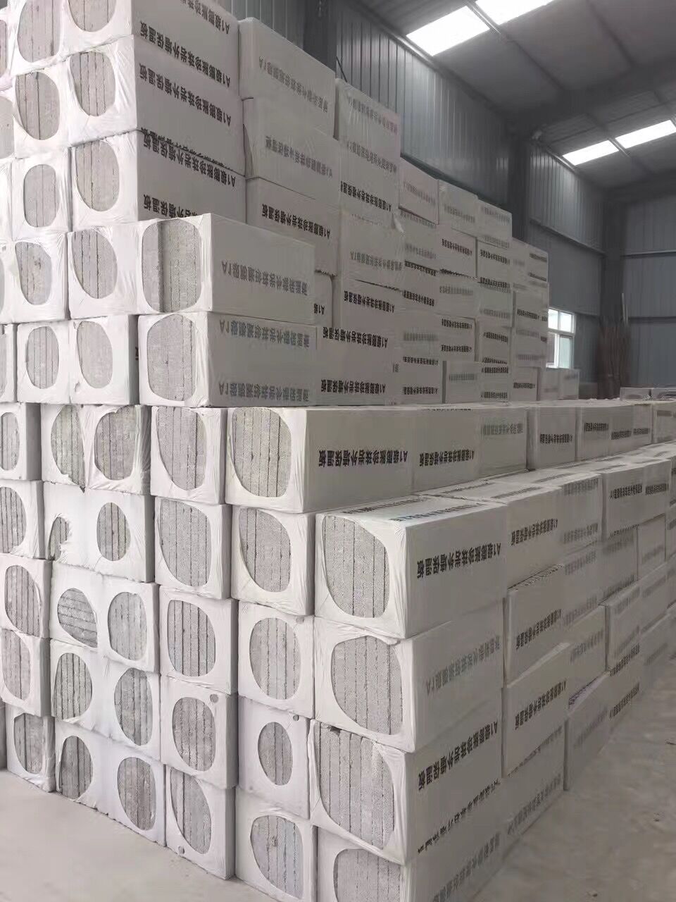 信阳珍珠岩厂家生产300x600x30mm珍珠岩保温板、外墙保温珍珠岩保温板