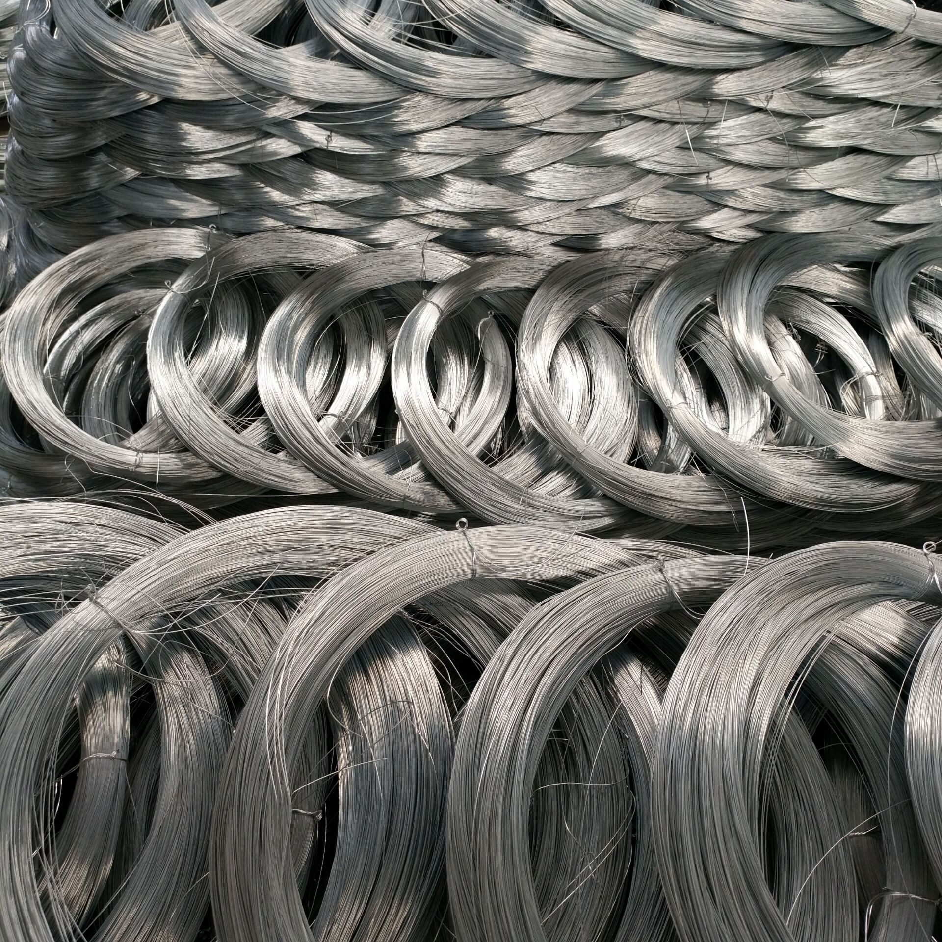 厂家供应优质热镀金属铁丝 镀锌丝 可按客户要求定制