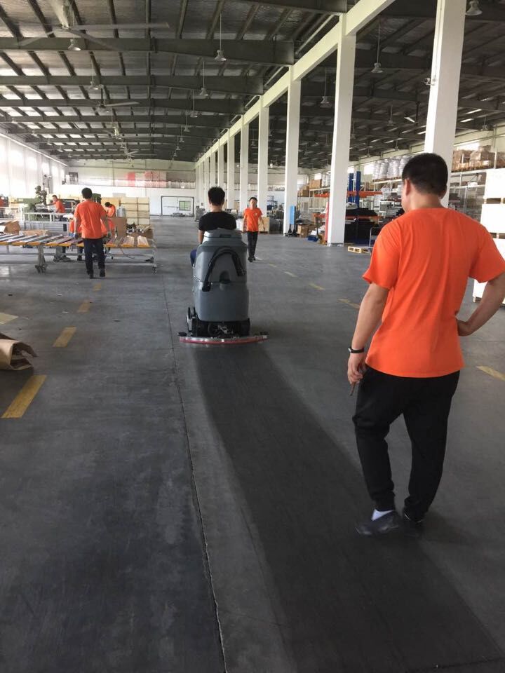 武汉工厂扫地车-高美全自动扫地车