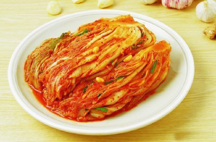 新鲜大白菜腌制而成韩国泡菜朝鲜辣白菜