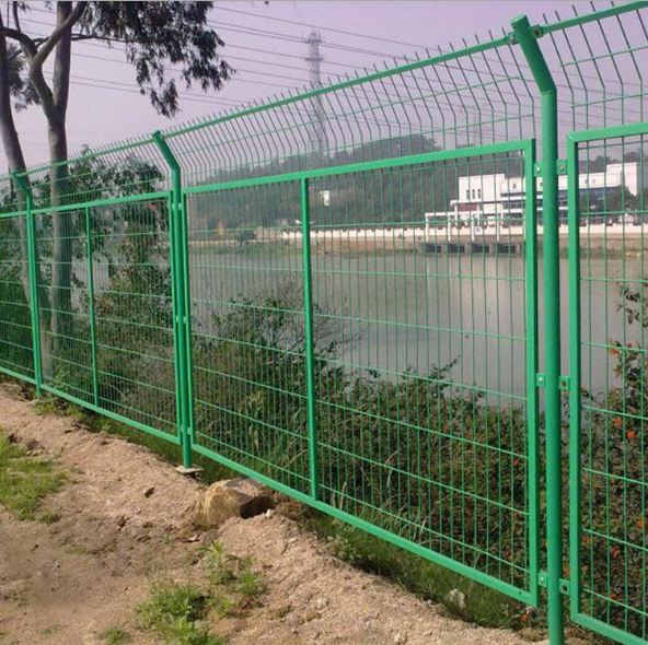 供应现货双边丝护栏网 绿色圈地养殖铁丝护栏 临时防护护栏网
