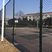 体育围栏网 笼式足球场围网 围栏篮球场 网球场围网 框架勾花网
