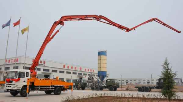 厂家直销33米邯工混凝土泵车价格低