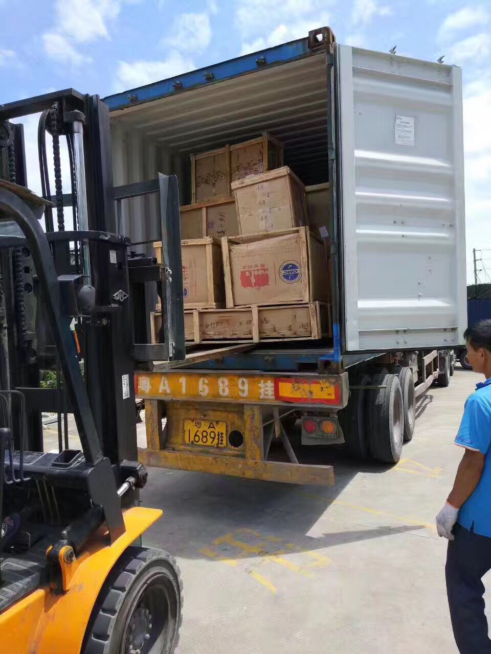 中国到新加坡海运包清关送货上门服务