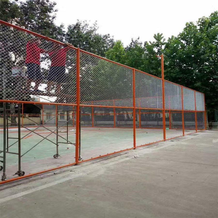 篮球场包塑勾花网围栏 勾花网生产厂家 体育场勾花网护栏