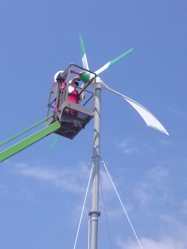 微风发电的10kw风力发电机新型转轴式自我保护抗大风足功率寿命长的星光风力发电机