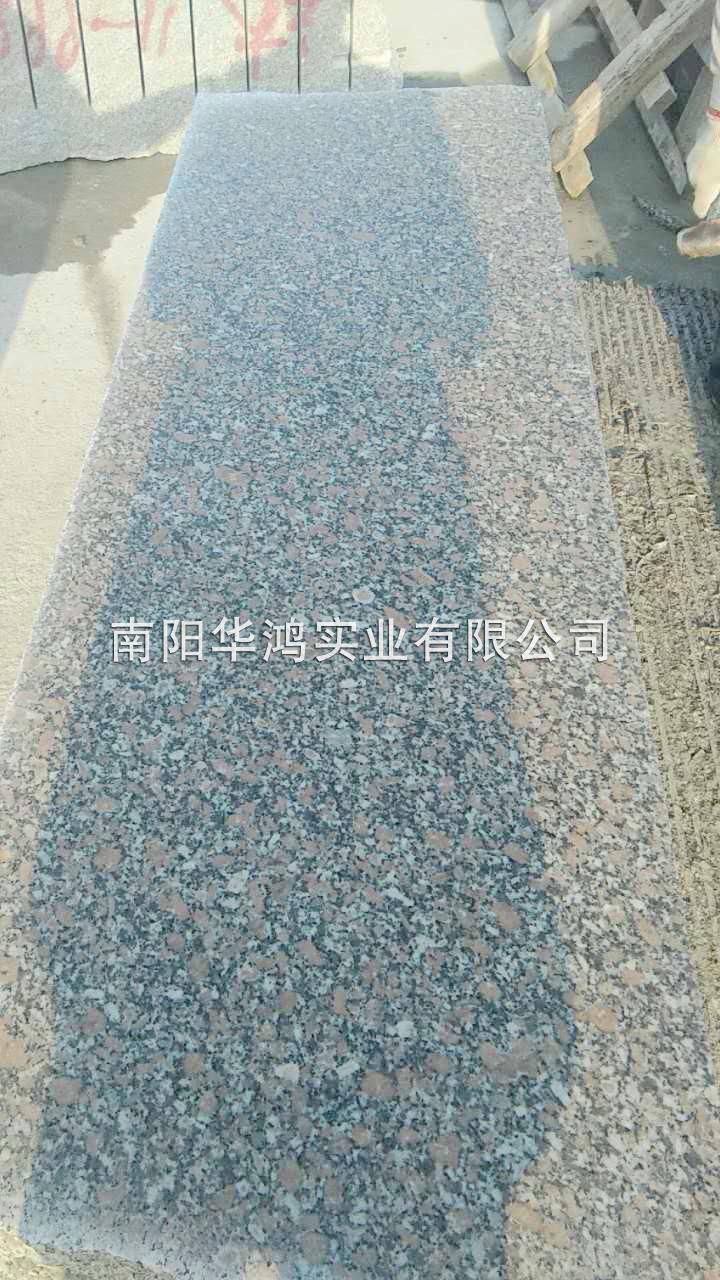 芝麻灰灰色石材 **花岗岩 磨光面毛板供应 广场干挂工程地铺