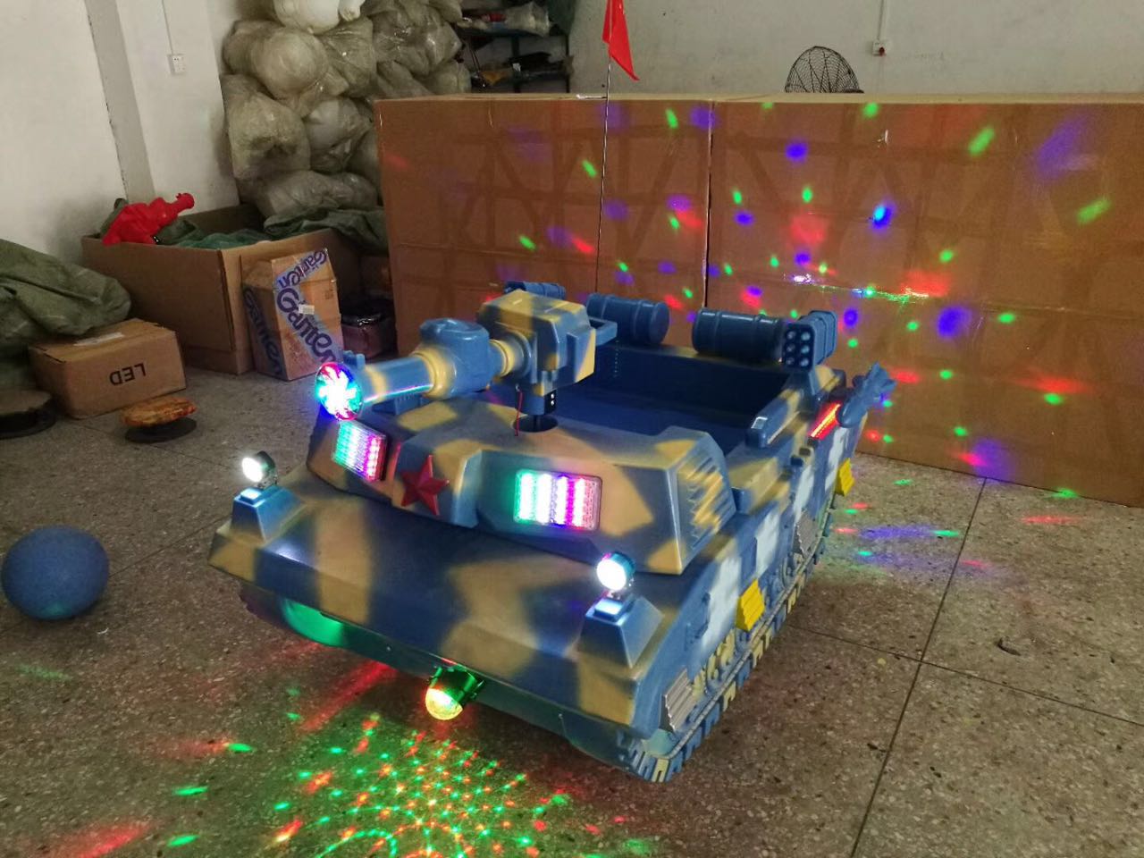 游乐设备新型电动玩具车推荐 亲子乐园爱国者坦克玩具车