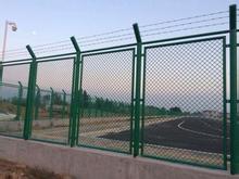 秉德草坪护栏，塑钢护栏网，优质护栏网厂家