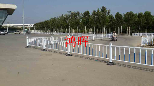**道路护栏结构简单、组装方便-鸿晖